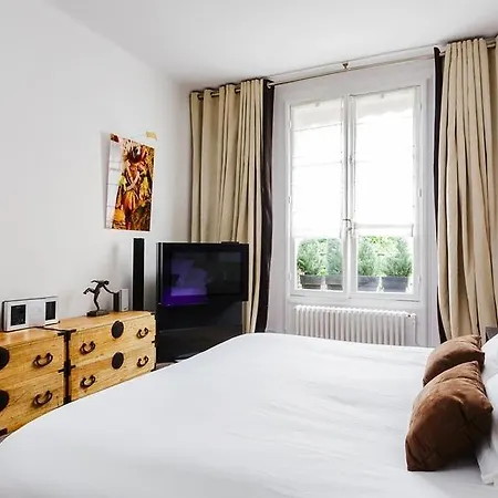 Chambres D'hotes Dans Particulier Bed and Breakfast Neuilly-sur-Seine